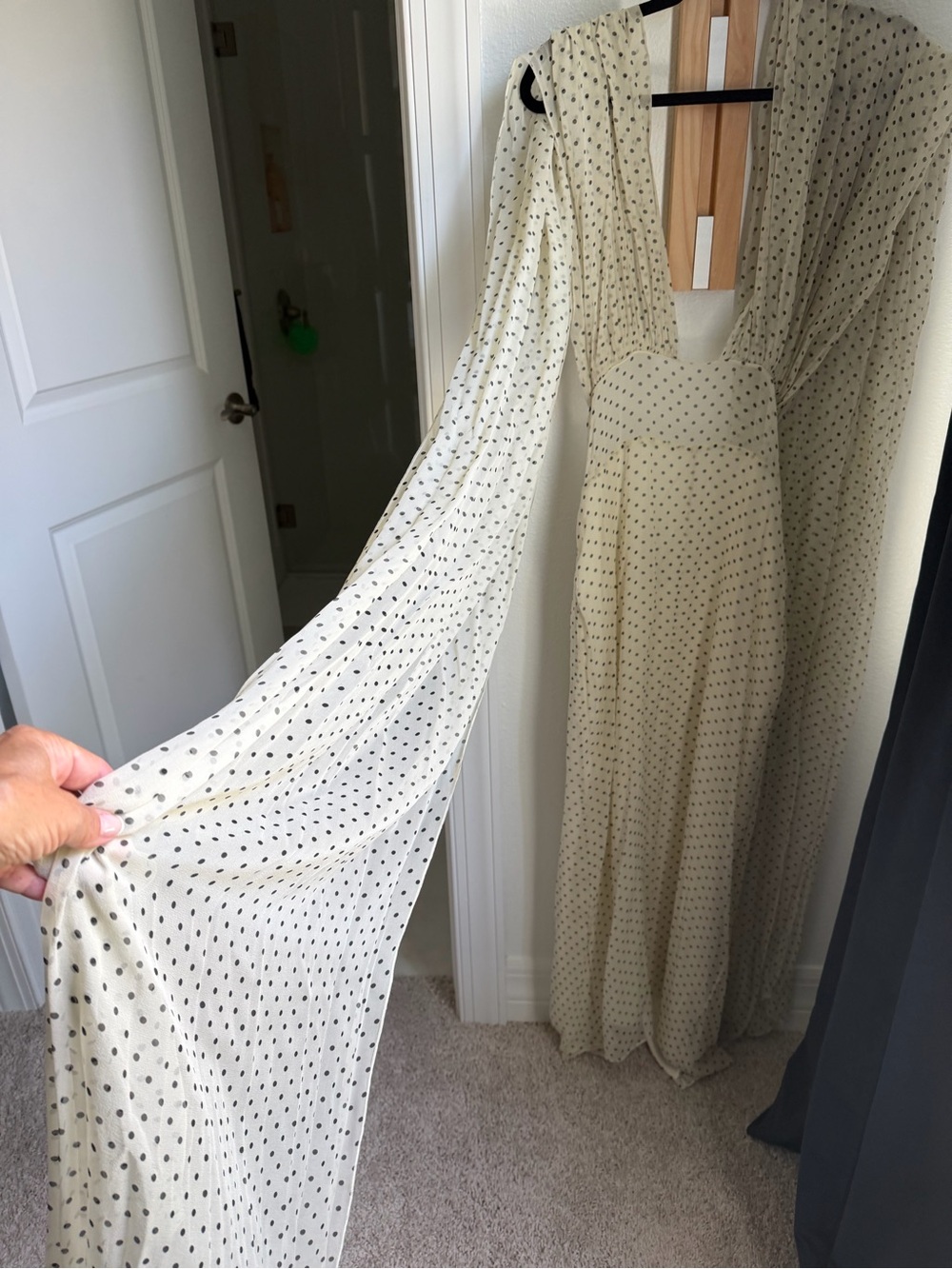 Sleeveless Ivory Maxi Dress with Black Polka Dots and Scarf Detail Helsa - Picture 6 of 6